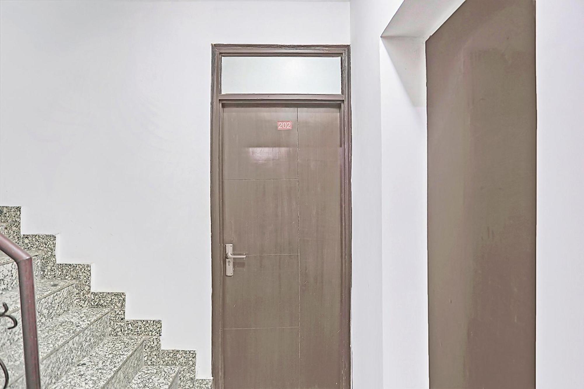 Hotel O Sun Villa New Delhi Bagian luar foto