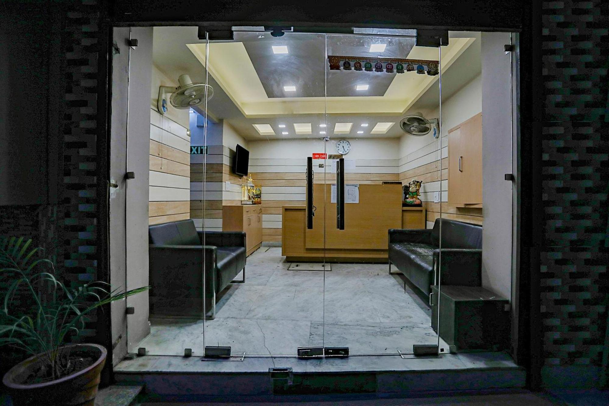 Hotel O Sun Villa New Delhi Bagian luar foto