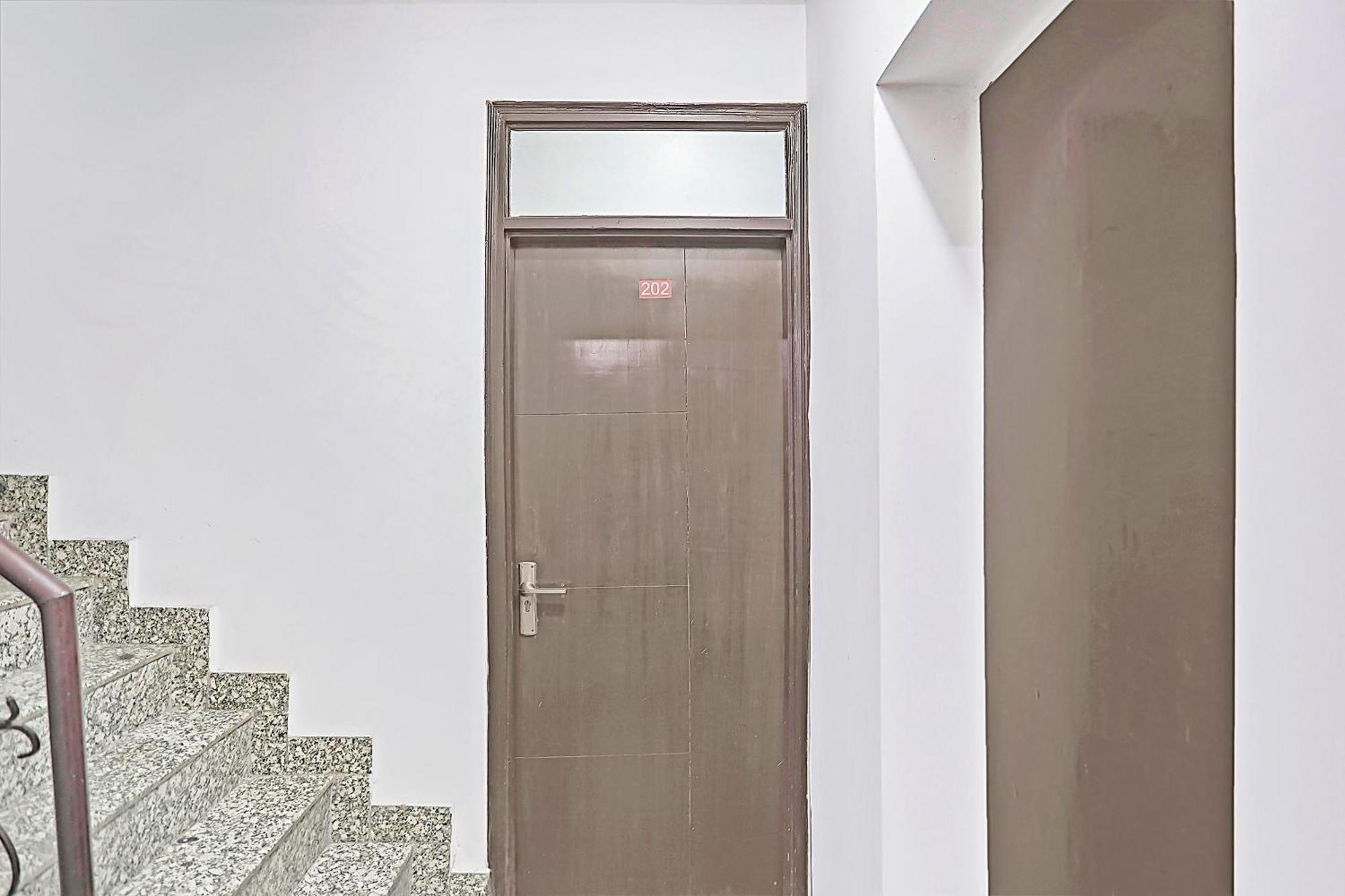 Hotel O Sun Villa New Delhi Bagian luar foto